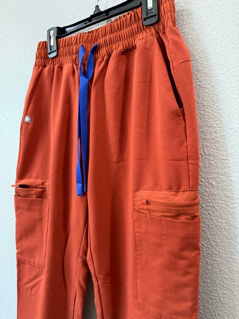FIGS Technical Collection Jogger Scrub Pants XS Burnt Orange Elastic Waist Cargo - Picture 4 of 11